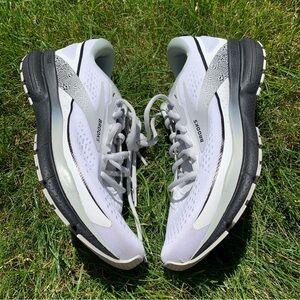 Brooks Trace 3 Womens 8.5 Wide Shoes Road Running Neutral White Oyster Black